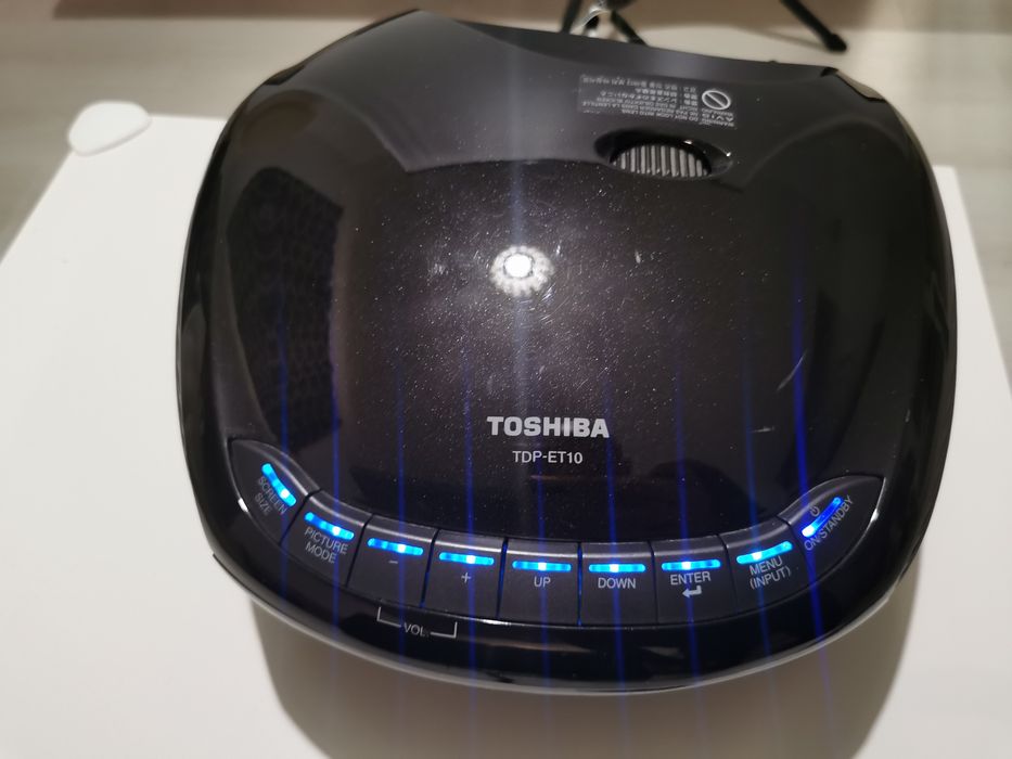 Videoproiector Ultra Short Toshiba TDP-ET10