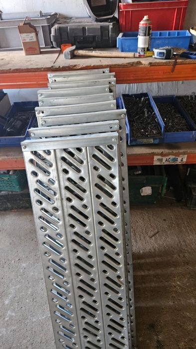 Vindem trepte zincate profesionale