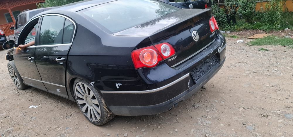 Vând sau dezmbrez pasat b6 1.9 motor merge Forte bine