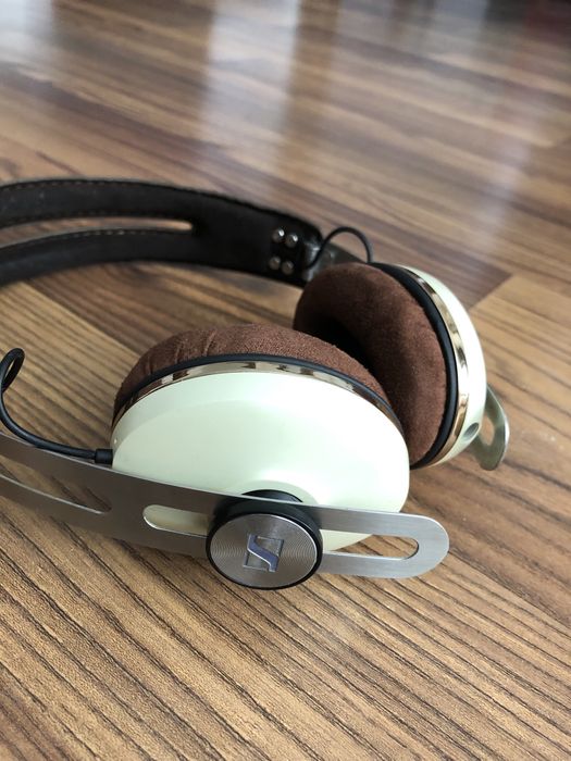 Sennheiser Momentum 2 cu fir