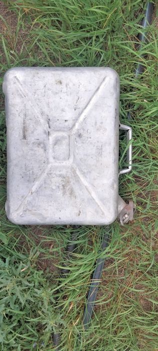 продам канистру  20-литровую