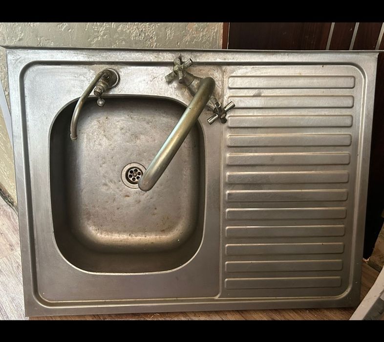 Отдам мойку со смесителем