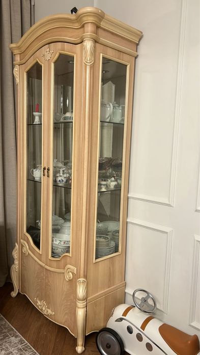 Шкаф для посуды, буфет. Гостинная