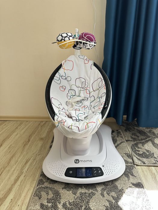 Продавам люлка 4moms mamaRoo в добро състояние