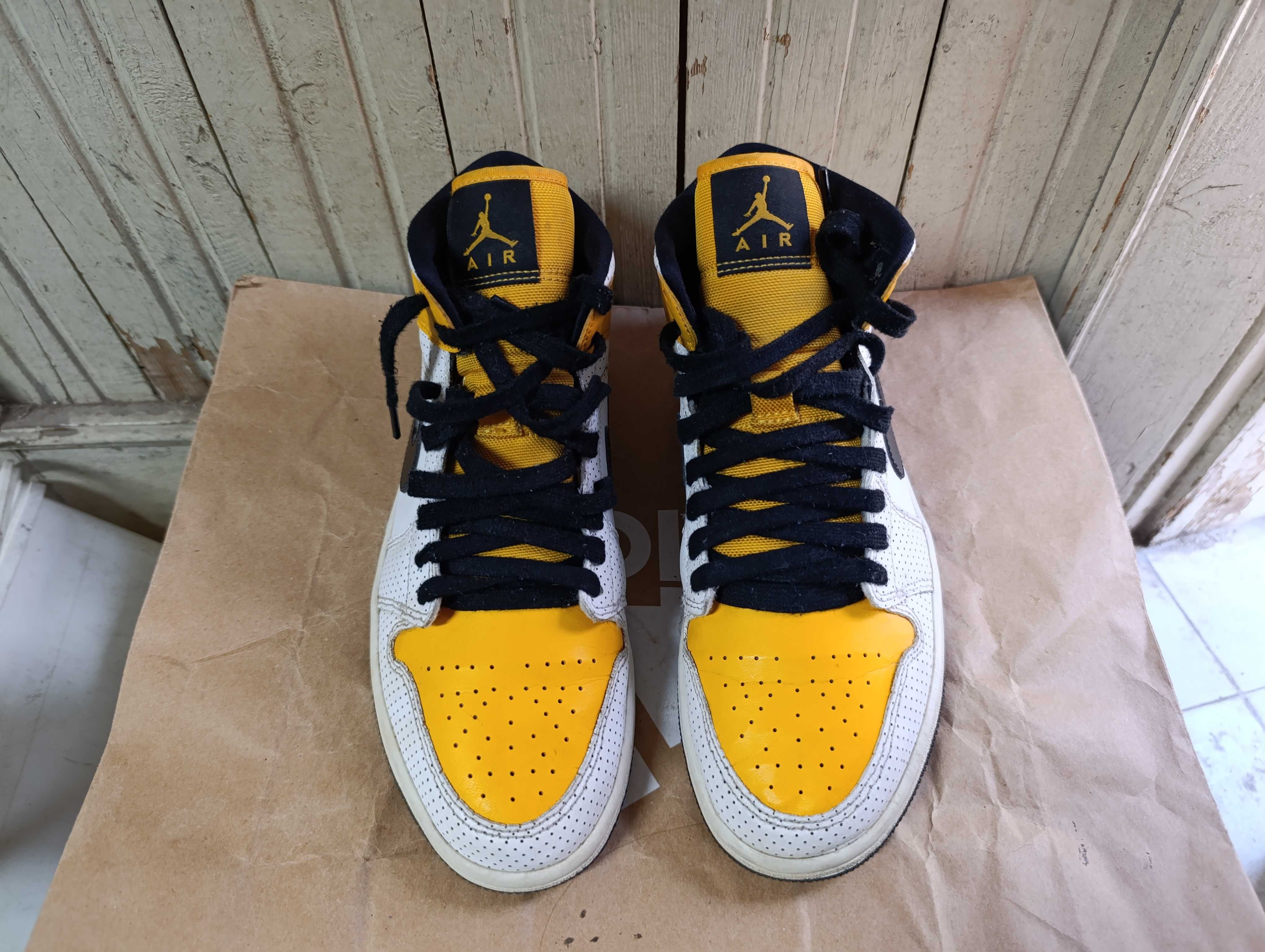Jordan 1 Mid "Laser Orange"оригинални маратонки 41 номер