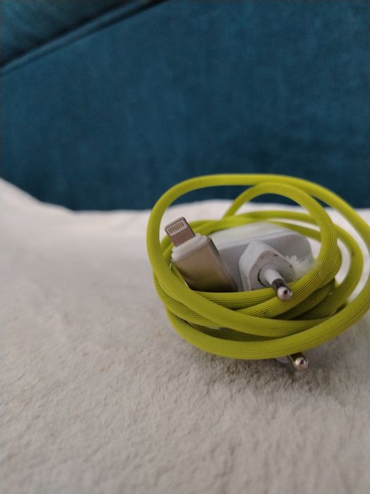 Продам зарядник для Айфона