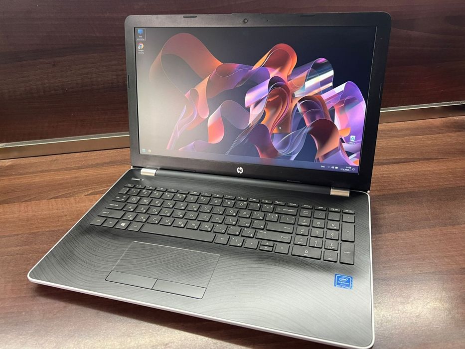 Лаптоп HP Model 15-bs040nu