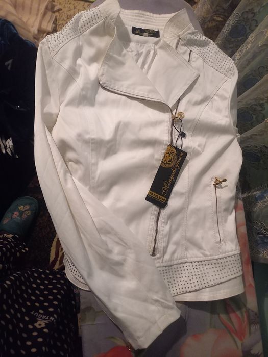 Kiyimlar sotiladi qiziltepa