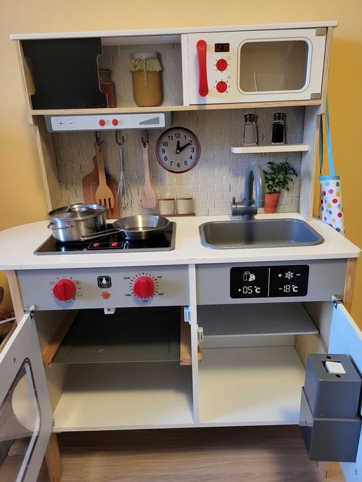 Дървена детска кухня със звуци