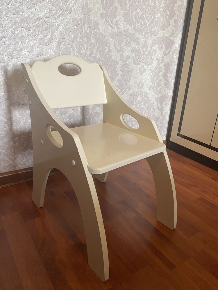 Комплект стол и стульчик