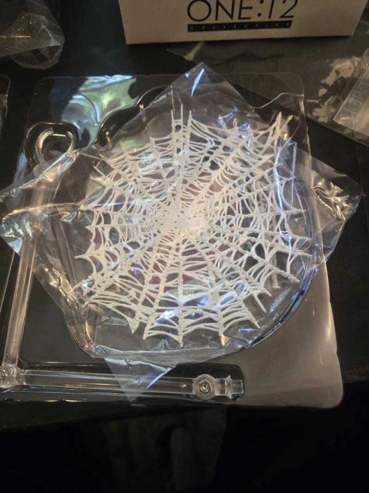 Mezco One:12 Spider man Far From Home exclusive екшън фигура