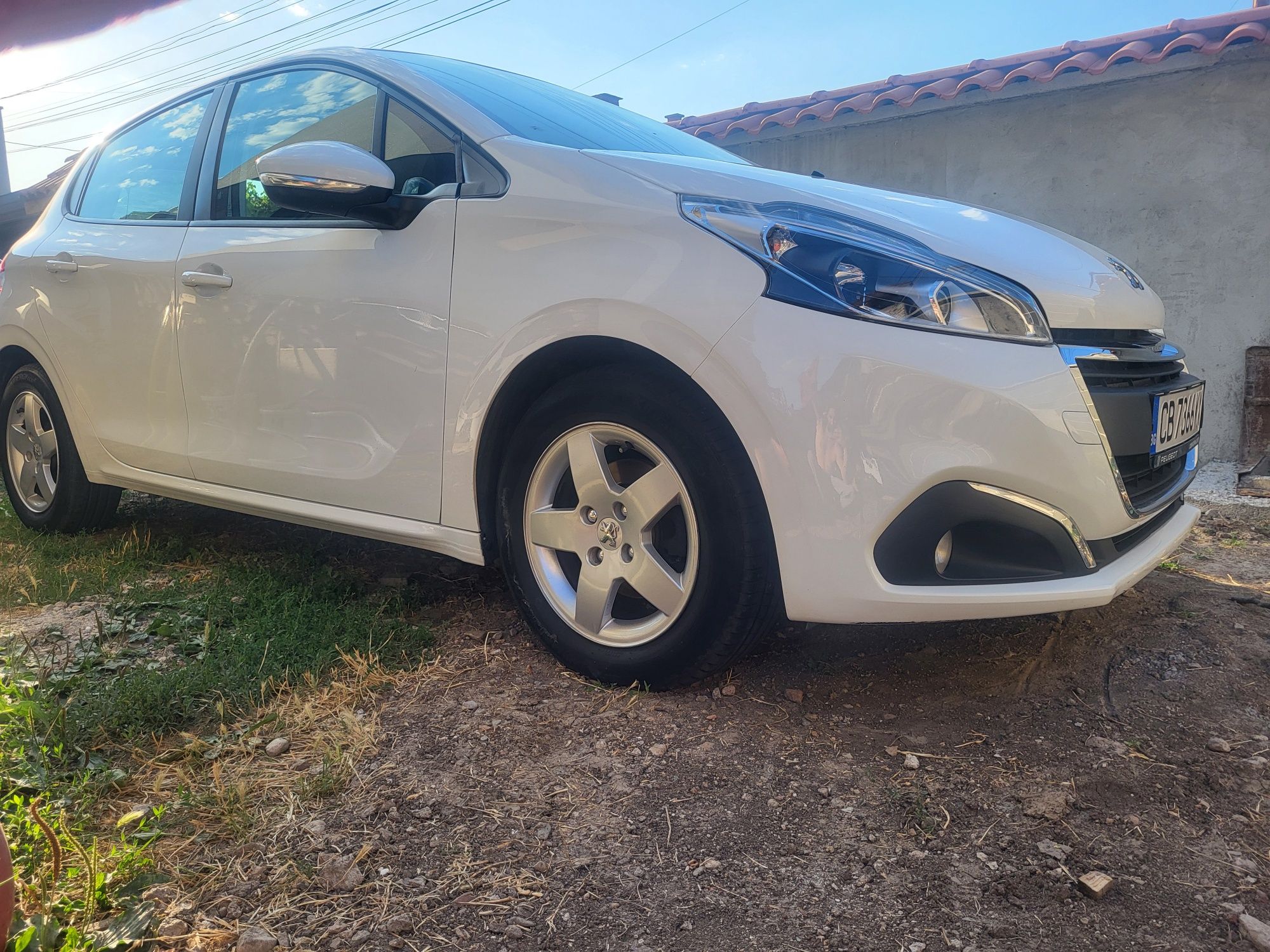 Продавам Пежо 208 Peugeot