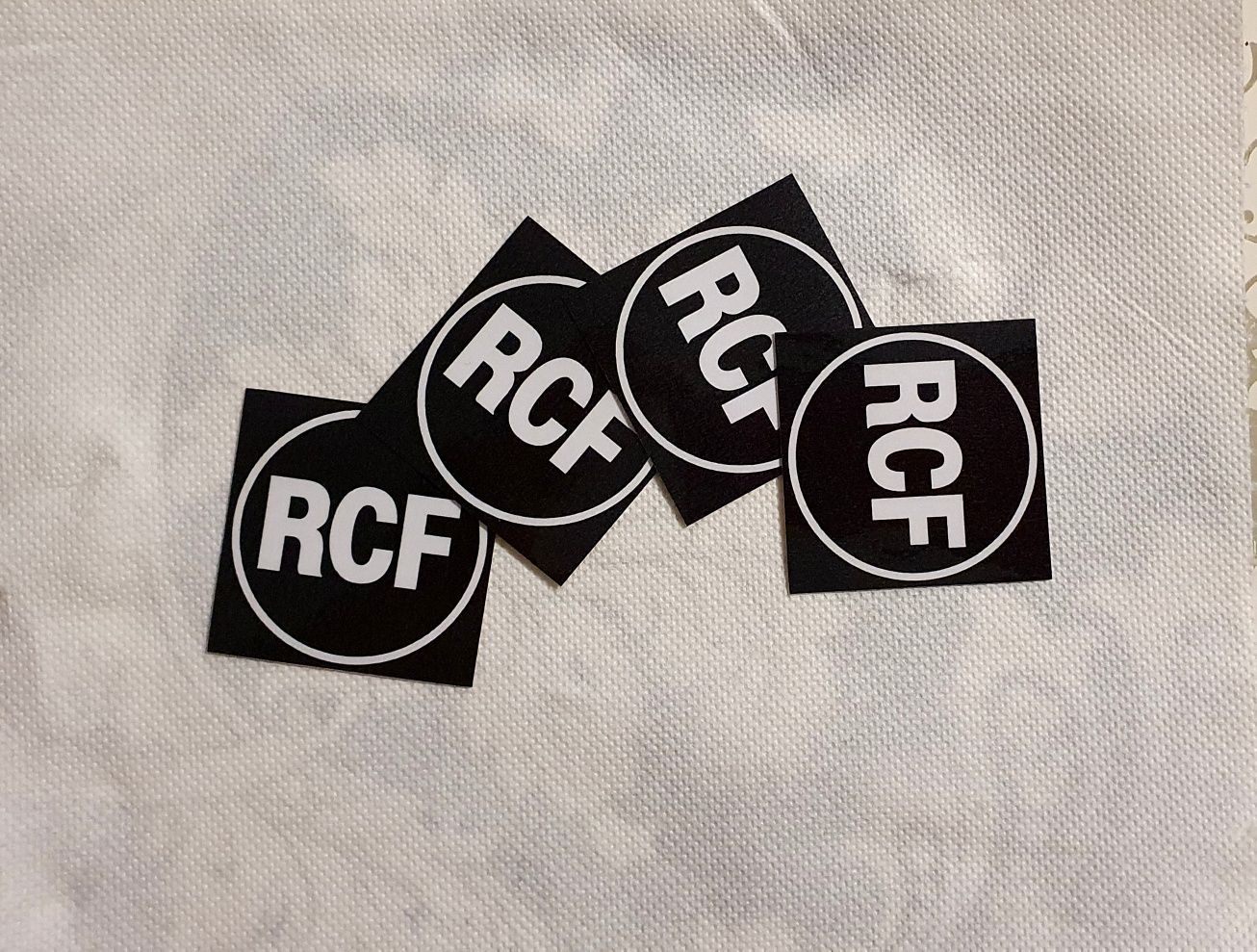 Logo/Sticker RCF / Behringer. Se potriveste pe orice boxa sau sub/Behr