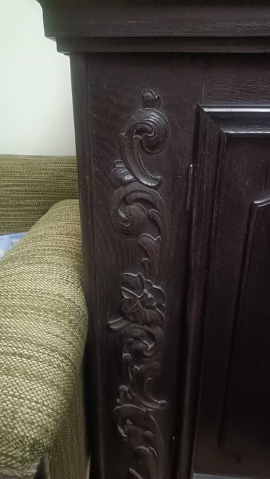 Старинни мебели от орех