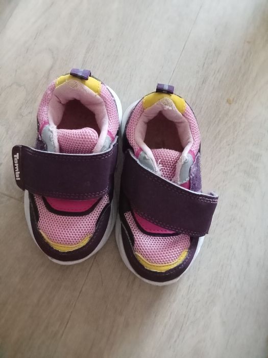 Продам кроссовки 22 размер