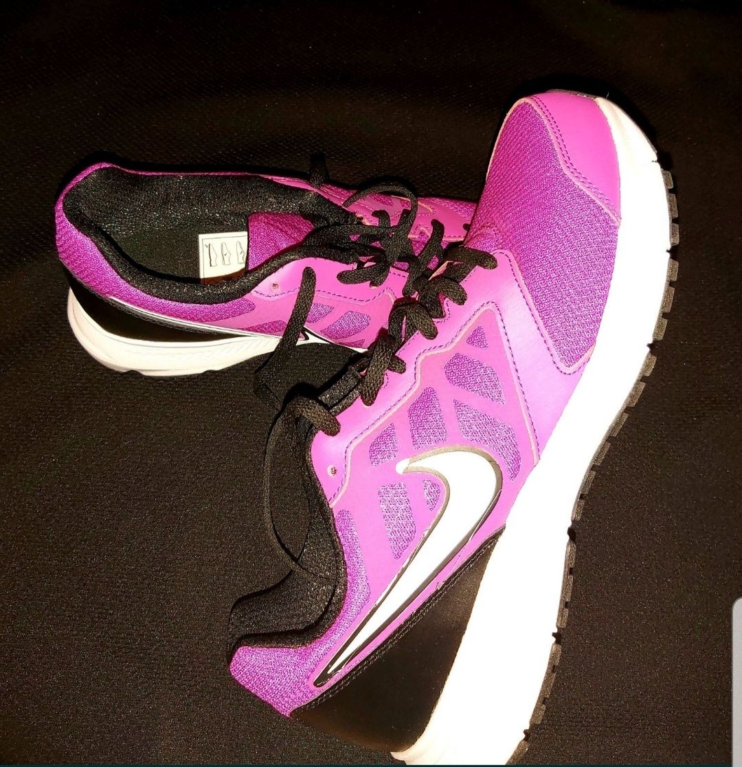Adidasi dama Nike