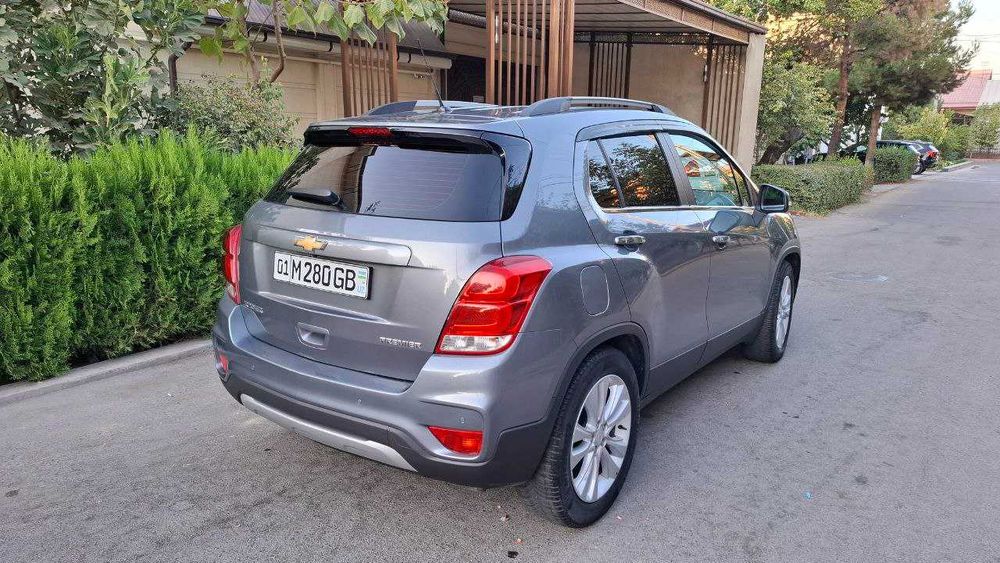 Tracker 1 Premier