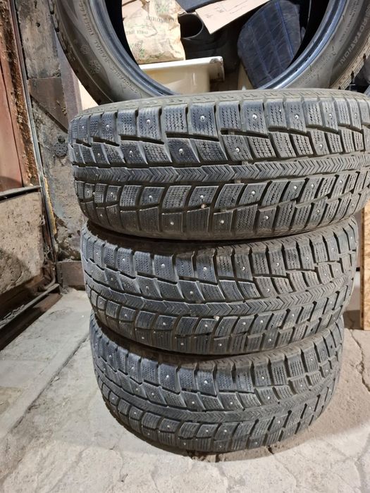 Комплект шипованных шин