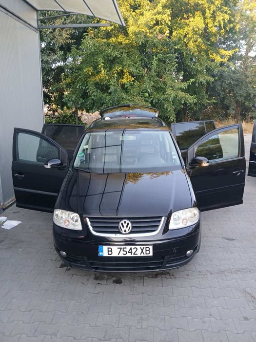 Продавам Volkswagen Touran