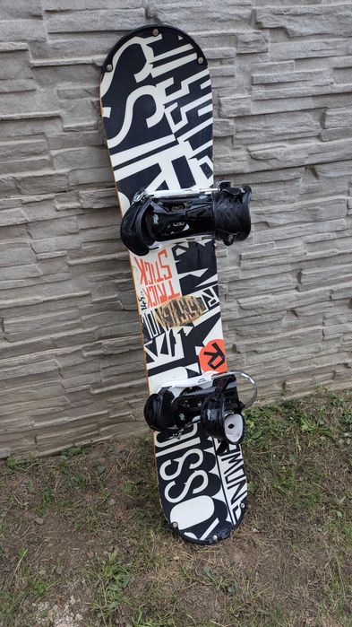 Vând placa snowboard de 145 Rossignol și boots Head mărime 40