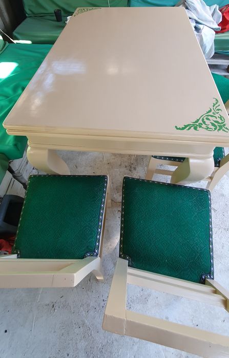 Masă din lemn extensibilă