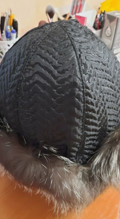 Шапка от естествен велур и сребърна лисица