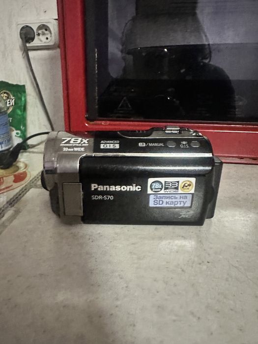 Продаю видеокамеру panasonic sdr-s70  без зарядного устройства.