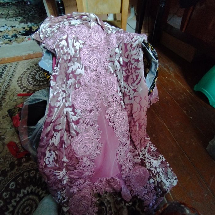 Болалар ва айоллар кийимлари хаммаси сотилади