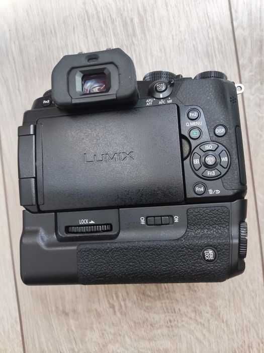 Lumix G80 cu grip