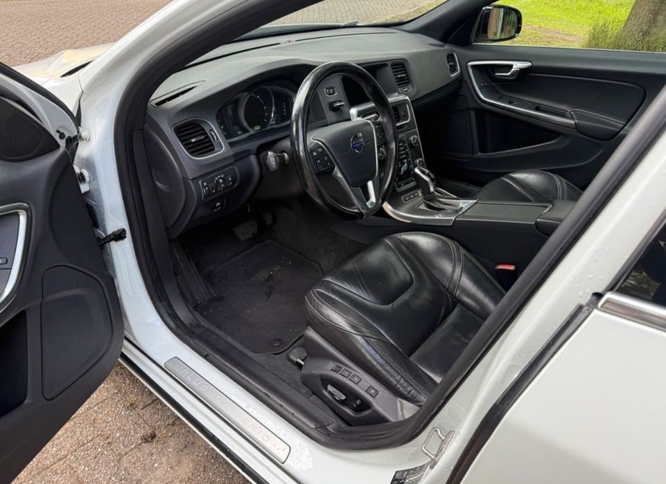 Volvo V60 Plug in hybrid D6 ,an 2013, 256000 km reali,