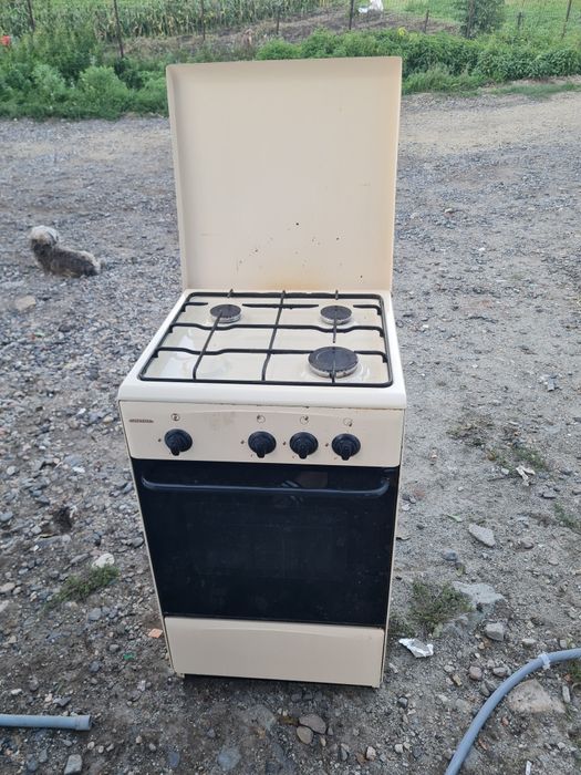 Aragaz cu 3 ochiuri și cuptor pe gaz Magister