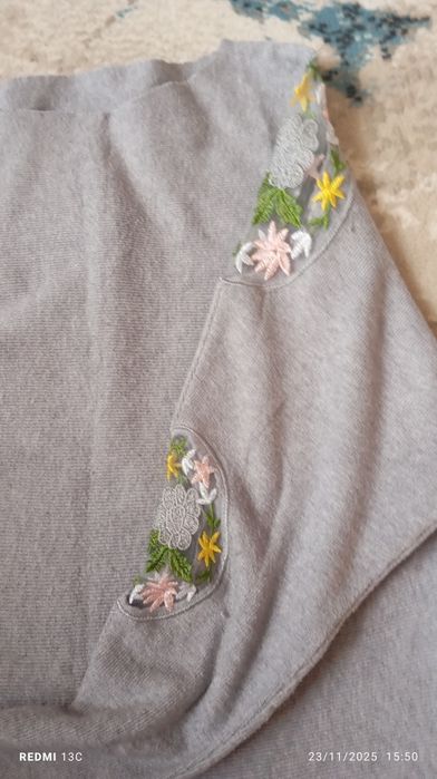 Issiqina sviter sotaman materyali ham yumshoqqina