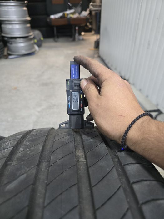 2 Броя 225/50/17 Michelin 5mm 21dot