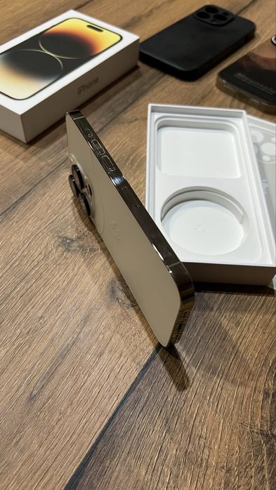 Iphone 14 pro gold