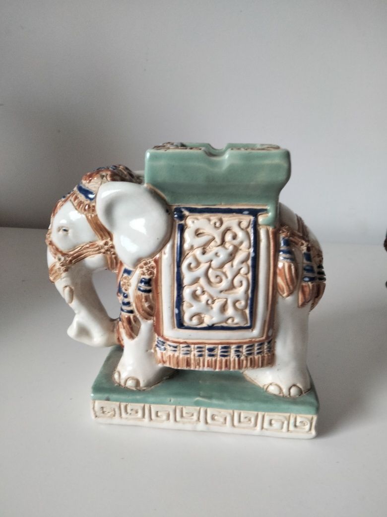 Elefant din ceramica, scrumieră