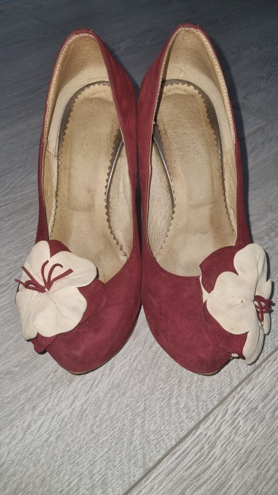 Vând pantofi piele 35