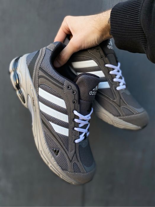 Кроссовки adidas .Размеры 40,44