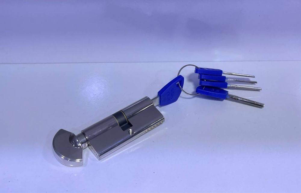 Serdechka qulflar katta assartimentda (zamok)