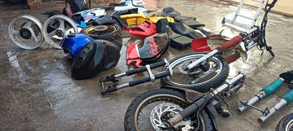 Vand piese motociclete