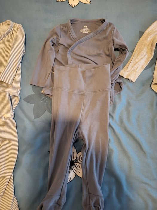Body-uri bebelusi H&M , marimea 68 , pentru 4 - 6 luni