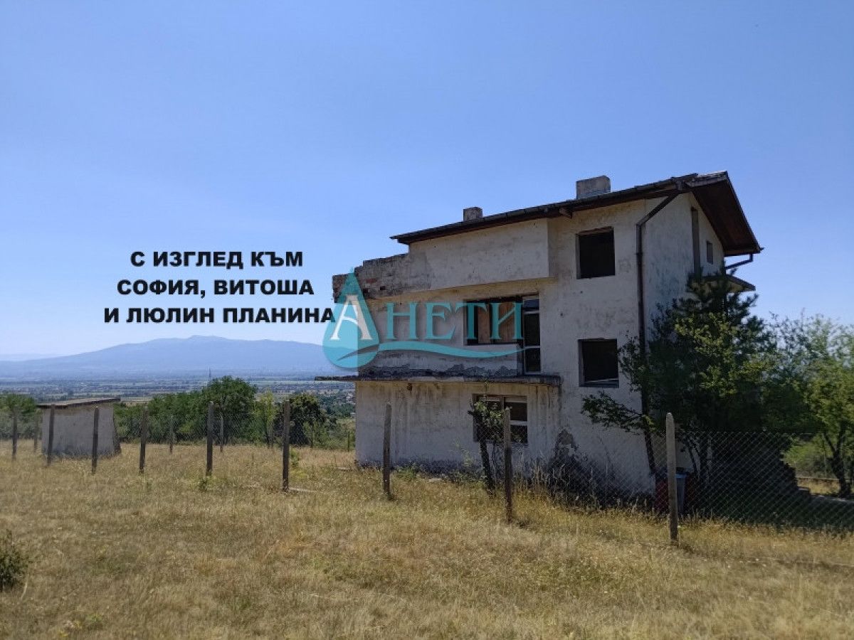 Масивна къща 144м2 с двор 600м2 и гараж 33м2 в с.Подгумер,