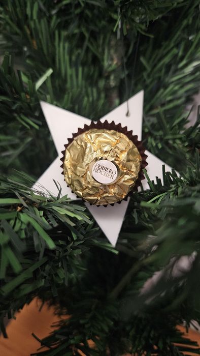 Коледна украса звезда с бонбон