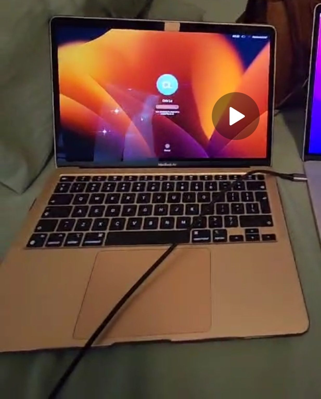 Macbook Air 2020 Retina 13,3", rose gold, toate accesoriile, in garant