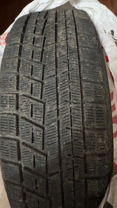 Зимние шины Yokohama   215/60 R17