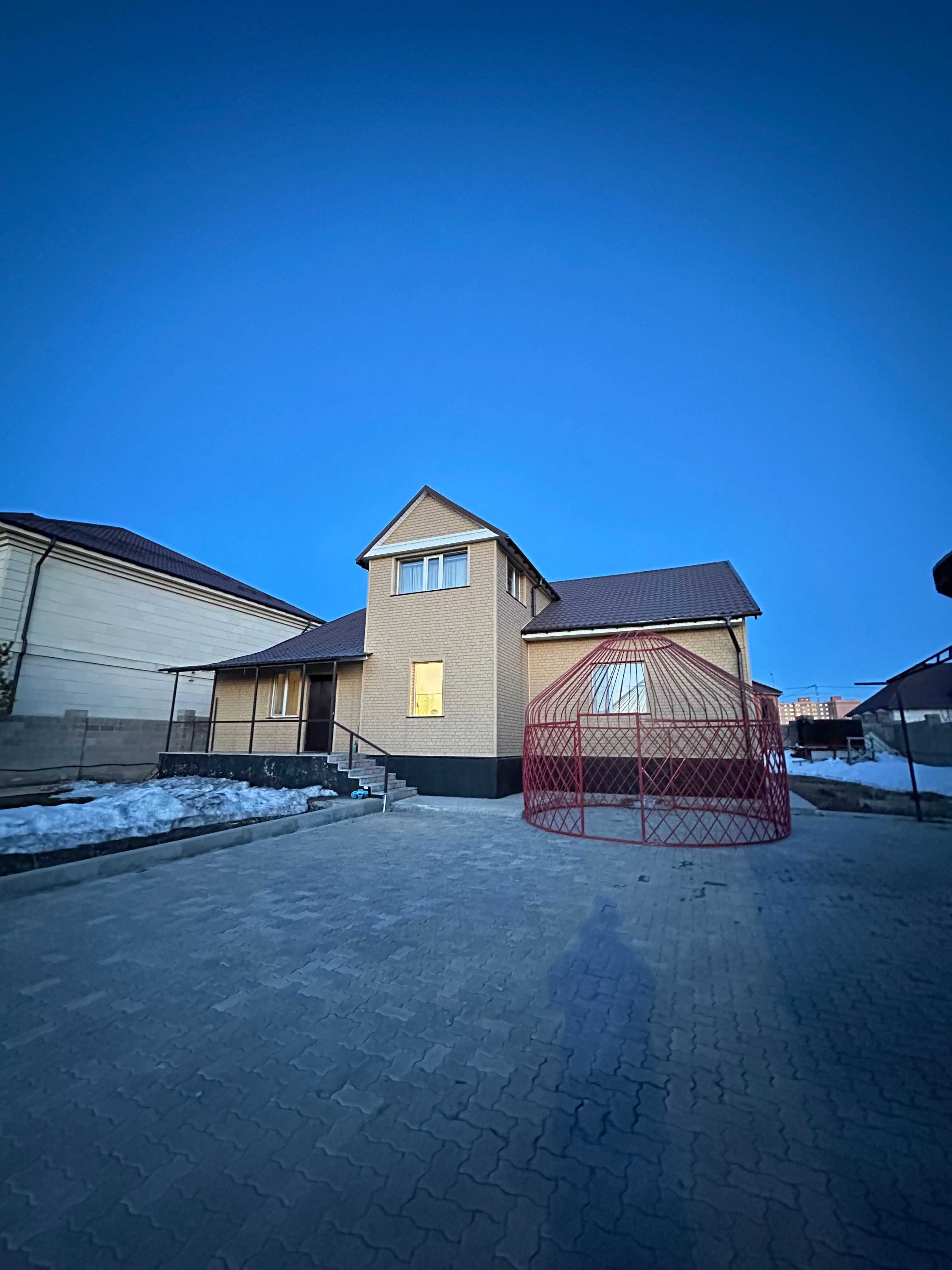 6-ти ком дом 336 м². мкр Таугуль. С гаражом и участком 10 соток.