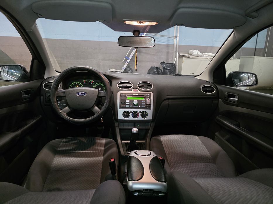Vând sau schimb cu duba Ford Focus 1.6i 2006