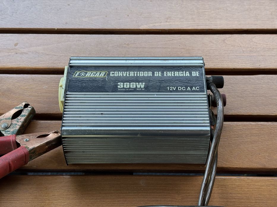Vand convertizor 12V DC 230V AC300W nominal