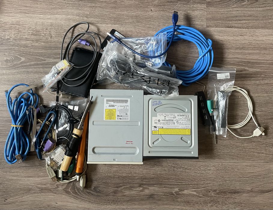 Лутбокс со всякими околокомпьютерными штуками отдам бесплатно