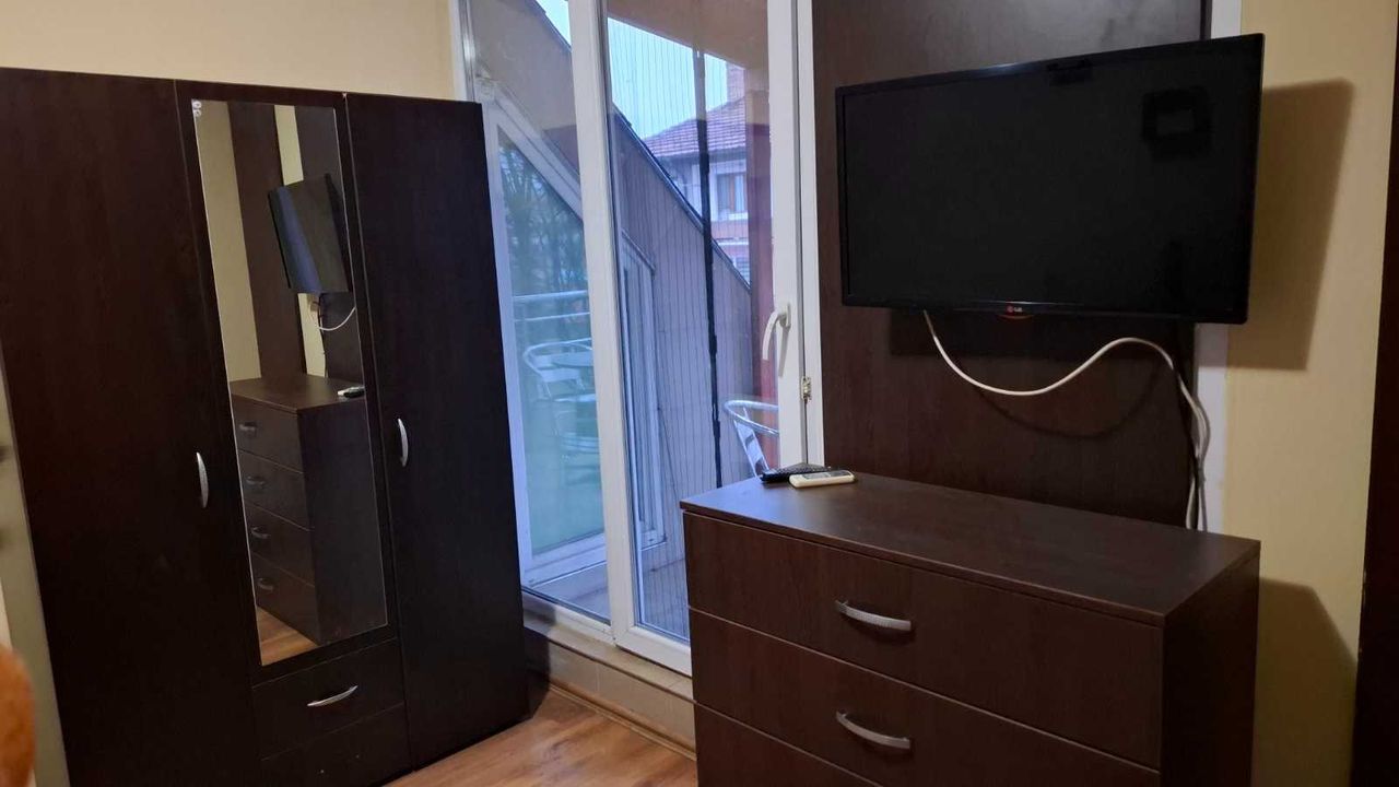 Дава се под наем Двустаен апартамент в Свищов - 57 кв.м за 153 € - Снимка #3
