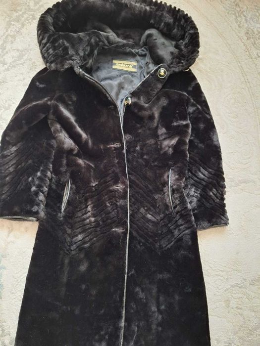 Срочно продам шубу 42-44 размера, в отличном состоянии